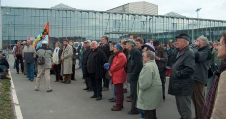 Demonstrators enjoyed speeches right outside Leipzig-Halle airport