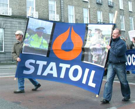 The march from Norwegian embassy to Shell offices