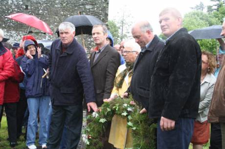 Laying wreath at Davitt's grave