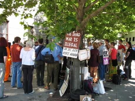 Songs n' speak out before heading into court