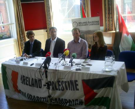L-R: Sen. MArk Daly (FF), Chris Andrews TD (FF), Shane Dillion (Gaza Freedom Flotilla) & Freda Hughes (IPSC)