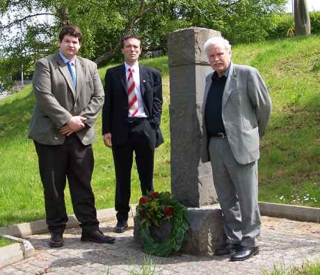 Cllr Keith Martin, Dail Candidate Harry Barrett and Cllr Johnny Mee laying the wreath
