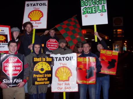 Tonight's picketers outside Westside Shell Service Station
