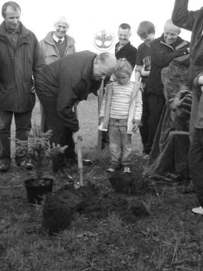 2006_0930tree_planting_bbq0066.jpg