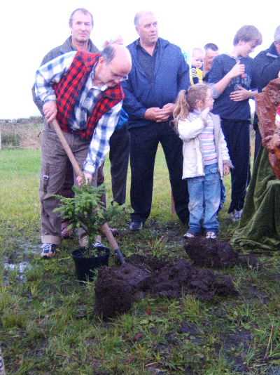 2006_0930tree_planting_bbq0068.jpg