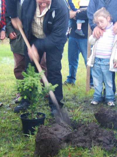 2006_0930tree_planting_bbq0069.jpg