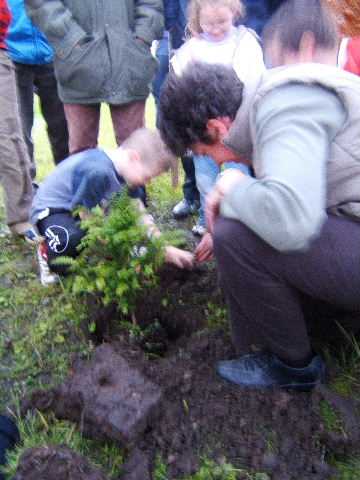 2006_0930tree_planting_bbq0074.jpg