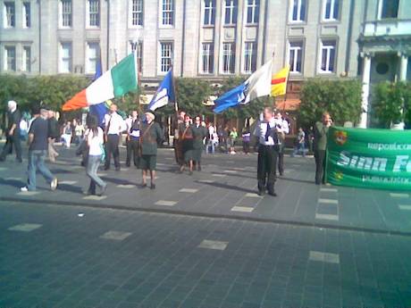 Cumann Na mBan/RSF Colour Party , facing the GPO .